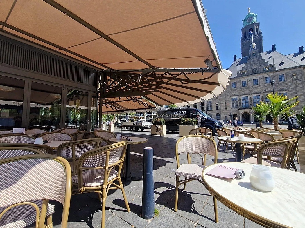 schaararmscherm schaararm zonnescherm zware stalen armen zonwering terras schaararm zonnetent