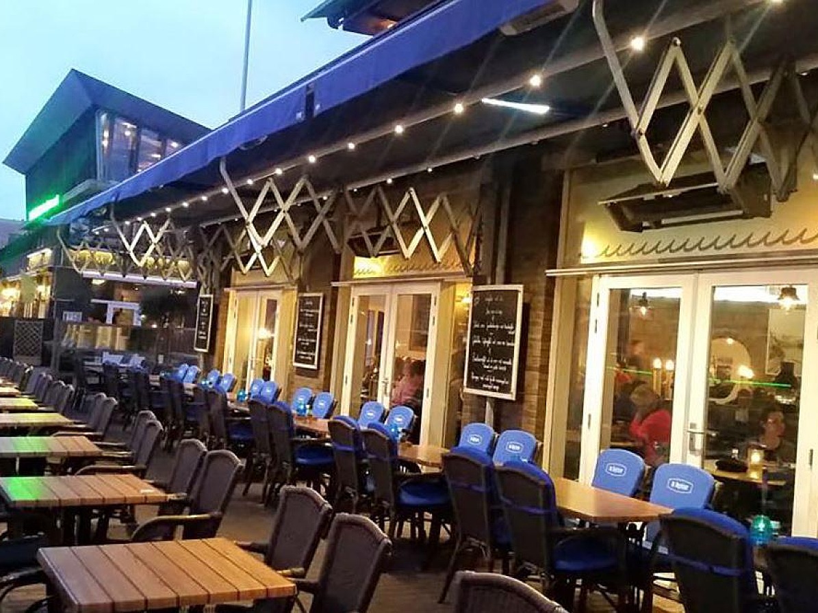 Schaararmschermen ruim terras echte eye catcher schaarvormige armen horecaondernemers