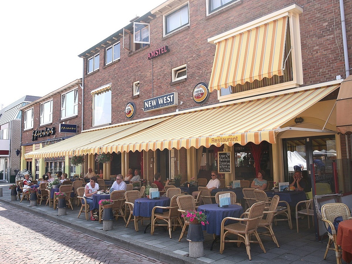 Horecazonwering schaararmschermen glazen windschermen terras schaararm zonneluifel