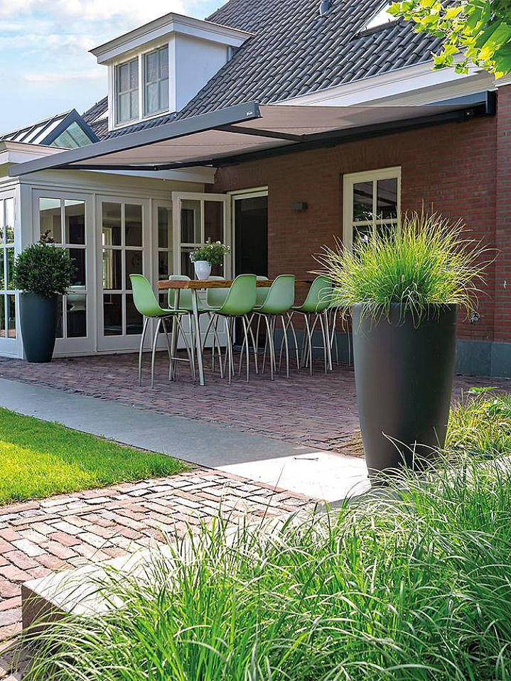 Knikarmscherm rechte kast buitenzonwering