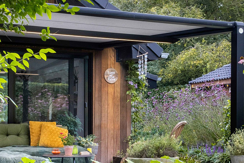 Een terrasoverkapping met doek