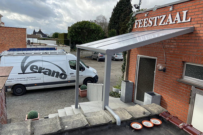Terrasoverkapping onderhouden: zo blijft je buitenruimte mooi