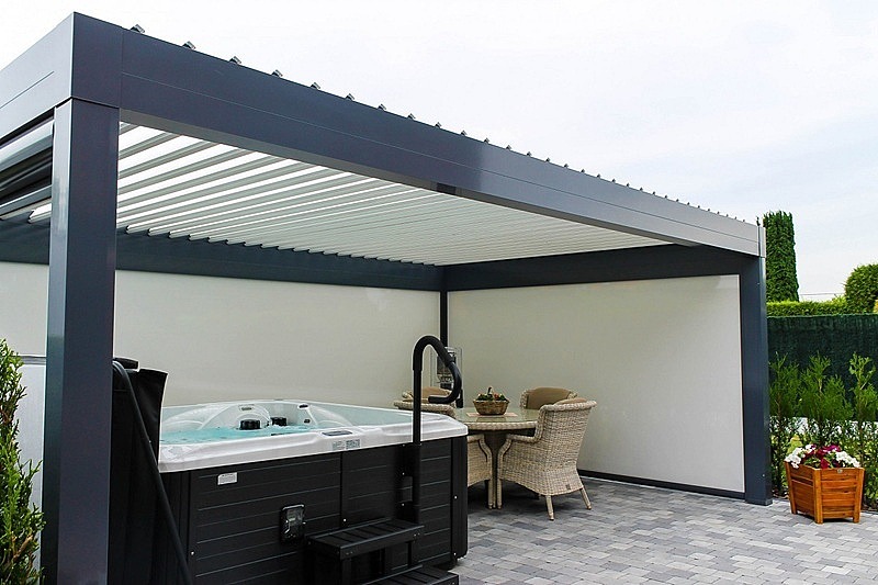 terrasoverkapping met lamellendak en screens jacuzzi outdoor living - extra schaduw - overkapping -ontdek het strakke design - altijd de juiste stand - maximale breedte