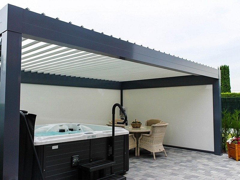 terrasoverkapping met lamellendak en screens jacuzzi outdoor living - extra schaduw - overkapping -ontdek het strakke design - altijd de juiste stand - maximale breedte
